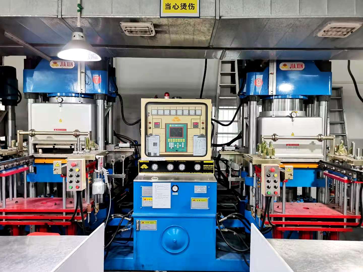 250、300T真空自動(dòng)成型機(jī)